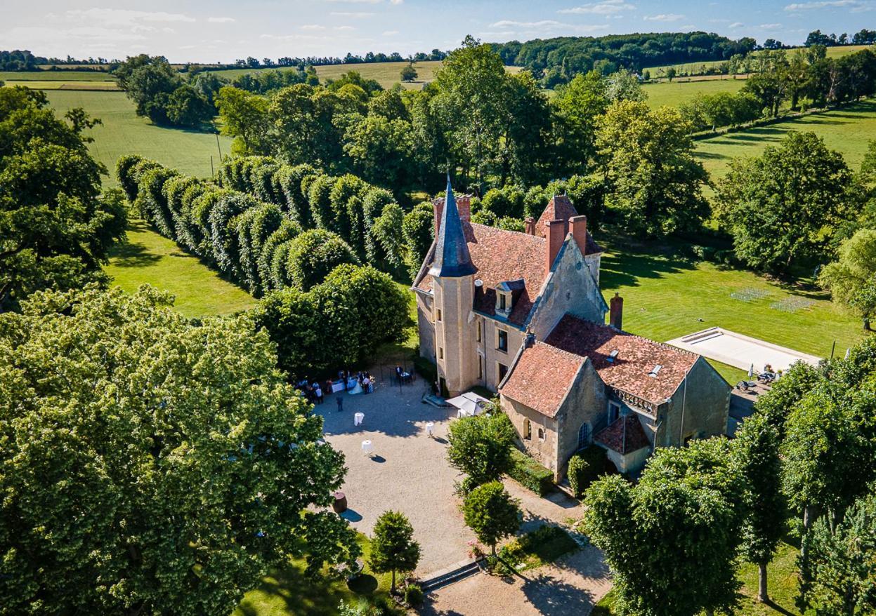 Chateau - Hotel Le Sallay Magny-Cours Exterior photo