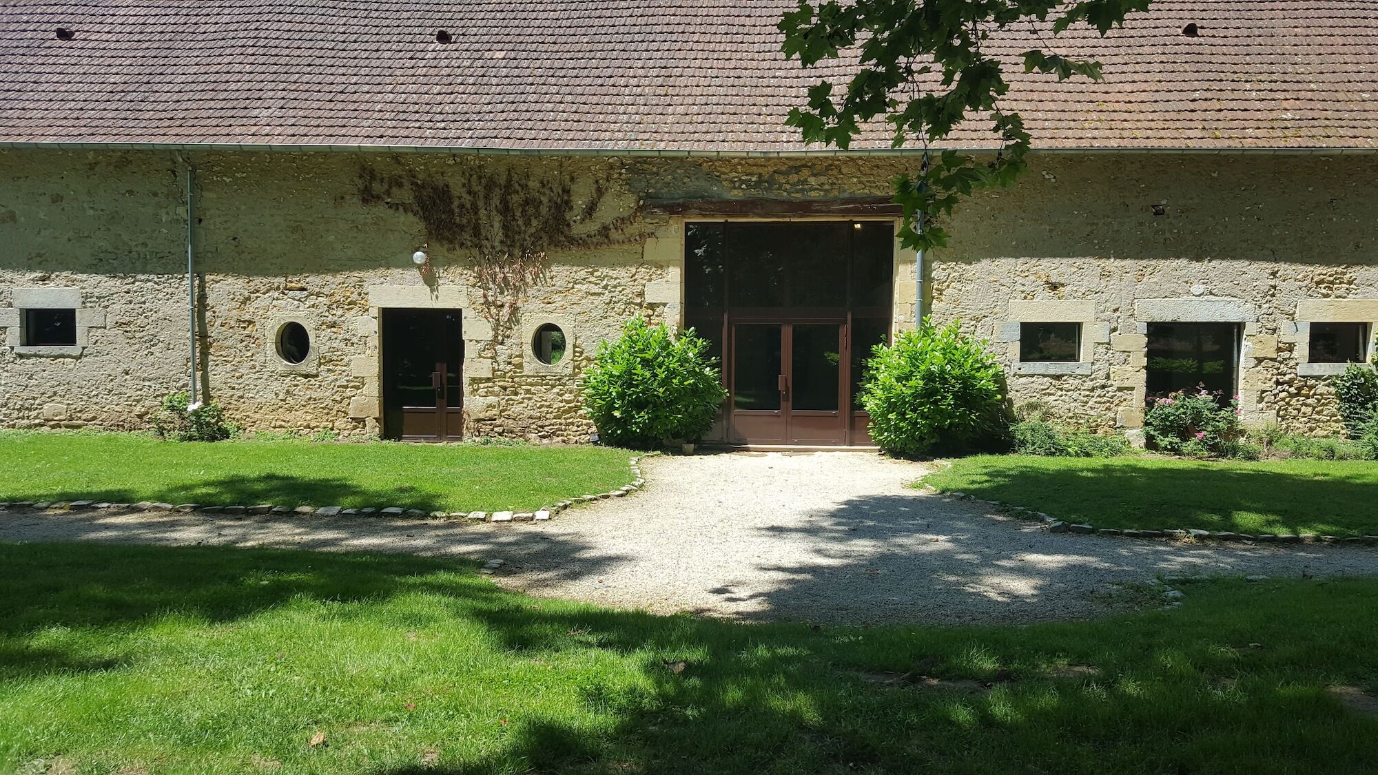 Chateau - Hotel Le Sallay Magny-Cours Exterior photo