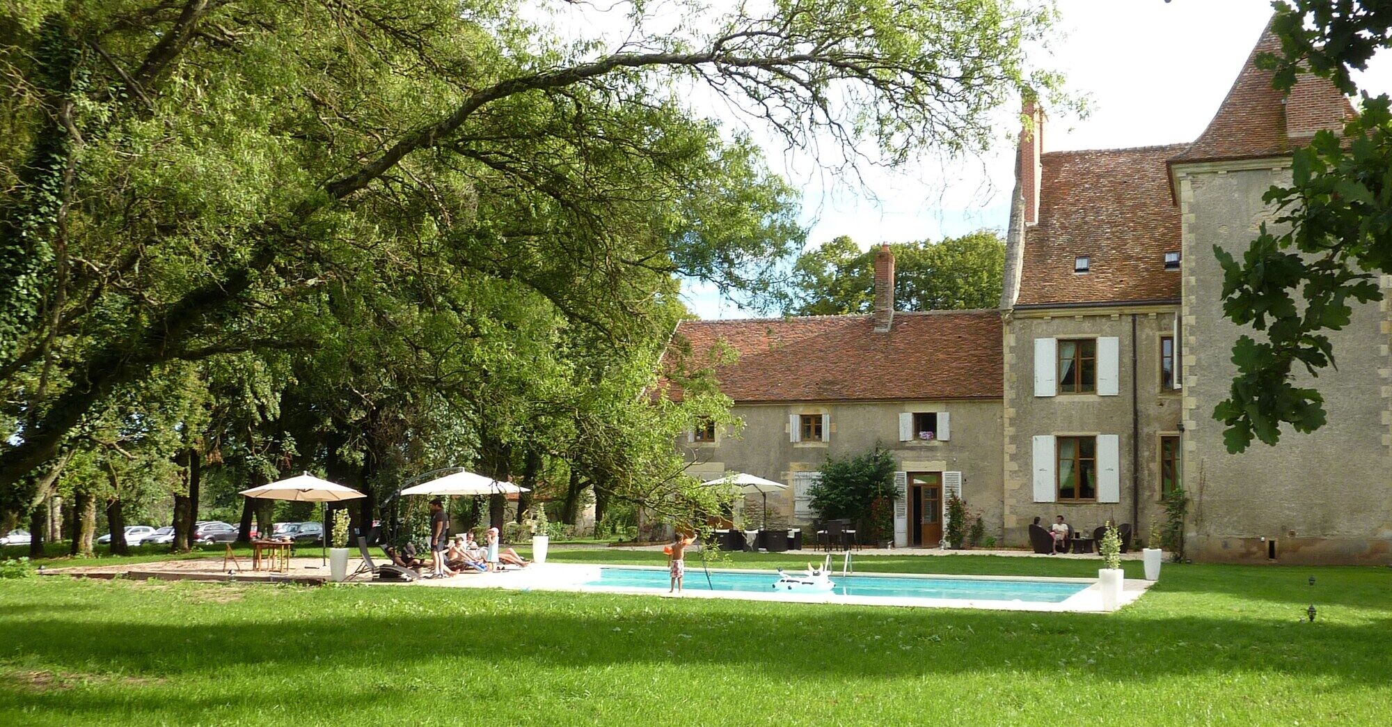 Chateau - Hotel Le Sallay Magny-Cours Exterior photo